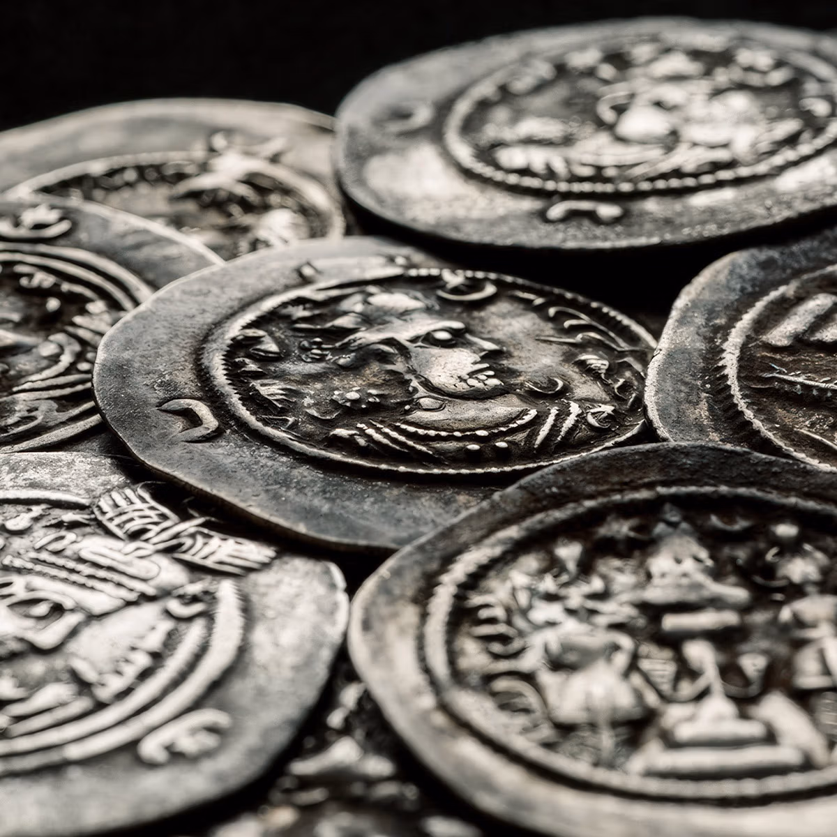 L'Argent dans l'Histoire : Numismatique antique, période hellénistique à romaine (IIIe siècle av. J.-C. - IVe siècle ap. J.-C.) L'Argent dans l'Histoire : Numismatique antique, période hellénistique à romaine (IIIe siècle av. J.-C. - IVe siècle ap. J.-C.)