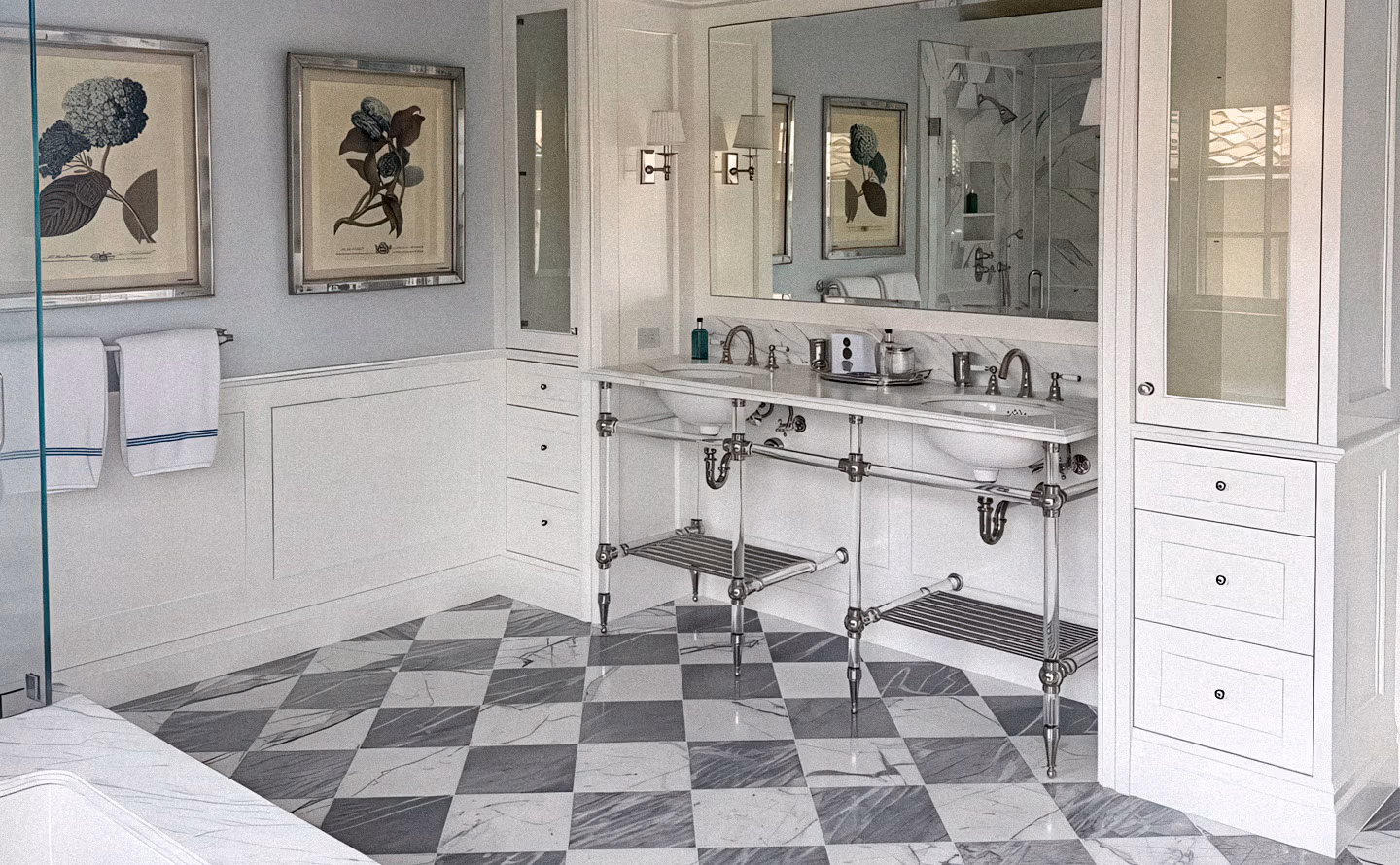 Salle de bain sophistiquée aux murs gris pâle avec sol en marbre blanc et gris formant motif géométrique complexe en chevrons stylisés, double vasque sur console chromée structure métallique apparente avec étagères porte-serviettes, meubles blancs encastrés, gravures botaniques encadrées et appliques murales élégantes illustrant la composition personnalisée de carreaux créant l'impression d'une réalisation sur-mesure Salle de bain sophistiquée aux murs gris pâle avec sol en marbre blanc et gris formant motif géométrique complexe en chevrons stylisés, double vasque sur console chromée structure métallique apparente avec étagères porte-serviettes, meubles blancs encastrés, gravures botaniques encadrées et appliques murales élégantes illustrant la composition personnalisée de carreaux créant l'impression d'une réalisation sur-mesure